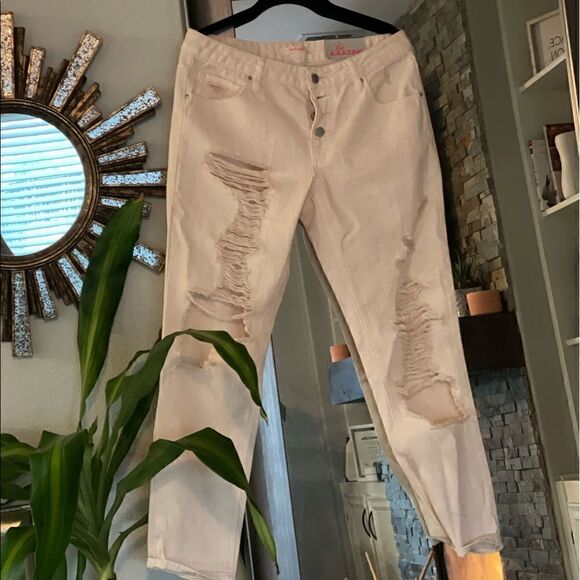 Charlotte Russe The Boyfriend Cropped Distressed Jean, SZ 6 - Picture 2 of 7